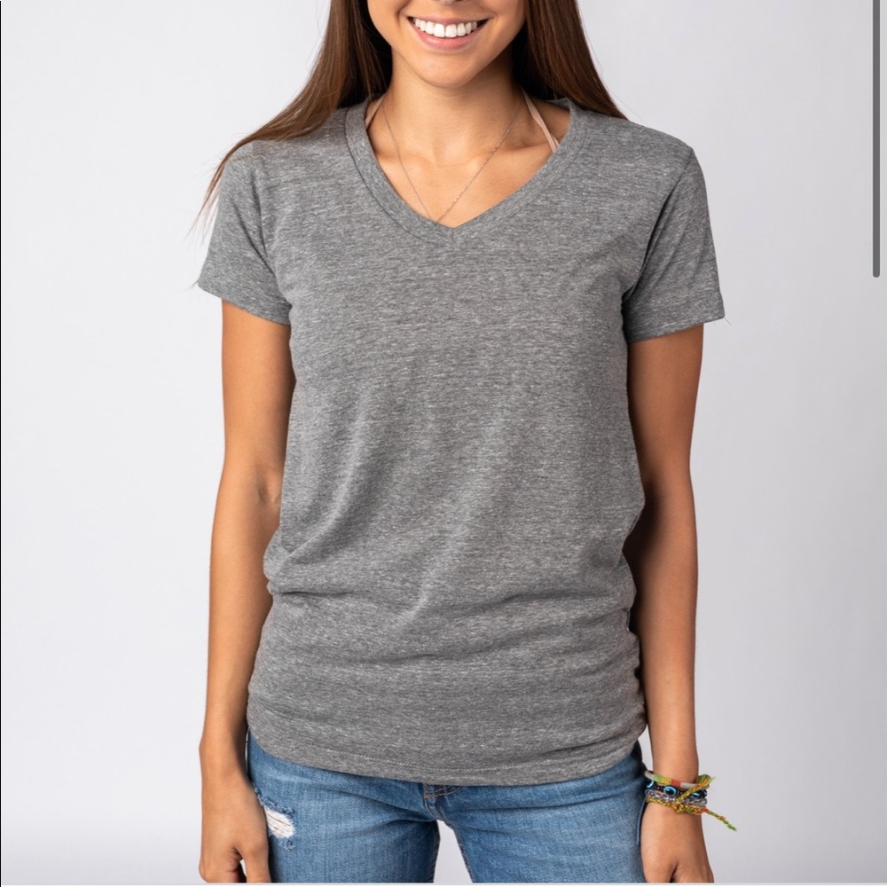 grey t shirt